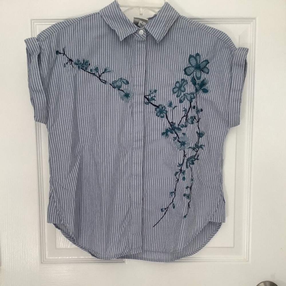 A New Day Blue/White Striped Floral Embroidered Shirt Size S LIKE NEW